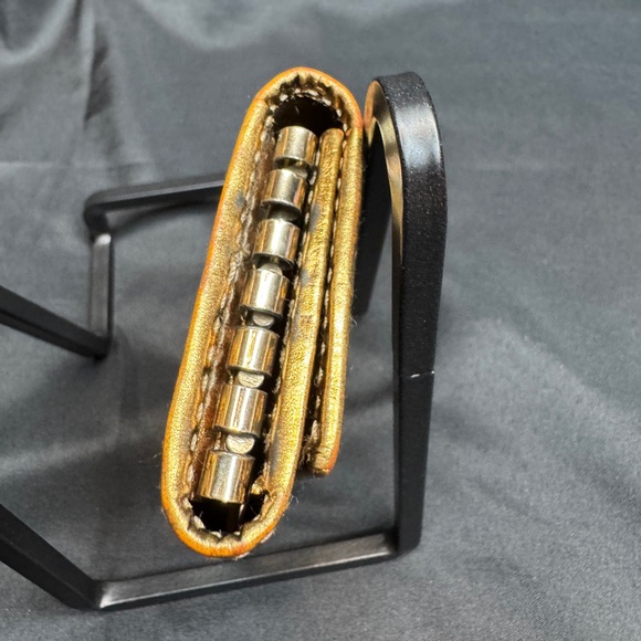 Gucci Metallic Gold GG Logo Card Key Wallet - Picture 6 of 16